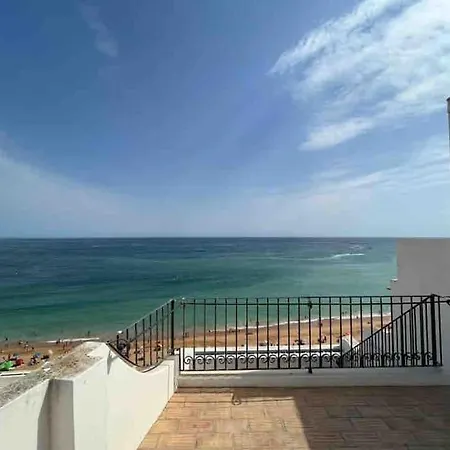 Beautiful 3 Floors Front Beach House With Terrace *