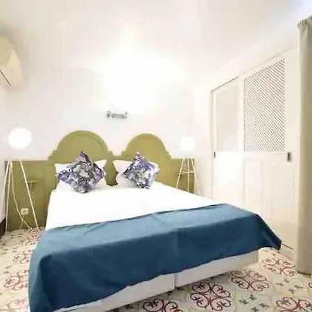 Beautiful 3 Floors Front Beach House With Terrace Ferienhaus *