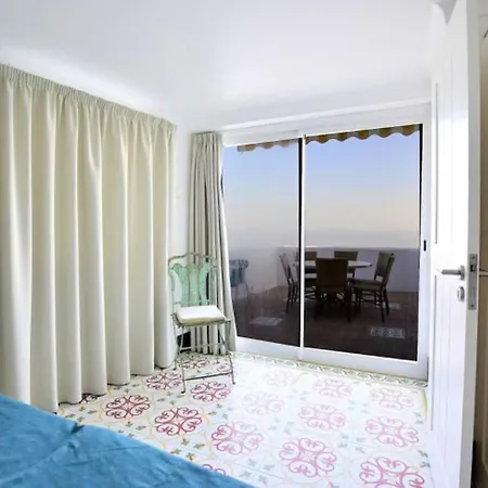 Beautiful 3 Floors Front Beach House With Terrace Prázdninový dům Albufeira