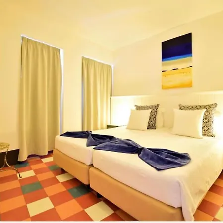 Beautiful 3 Floors Front Beach House With Terrace * Albufeira